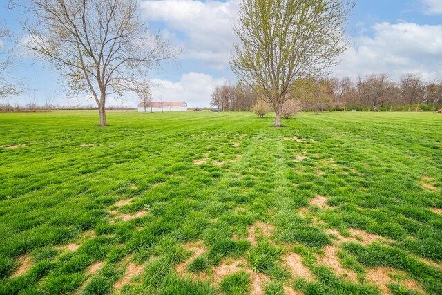 view of yard with a rural view