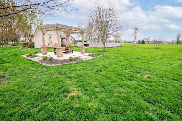 view of yard featuring a pergola and a patio area