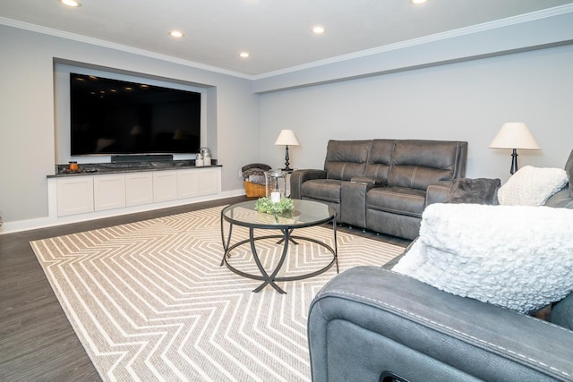 living room with recessed lighting, wood finished floors, crown molding, and baseboards