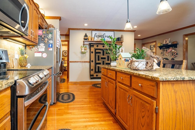 kitchen with stainless steel appliances, backsplash, light wood-type flooring, crown molding, and pendant lighting