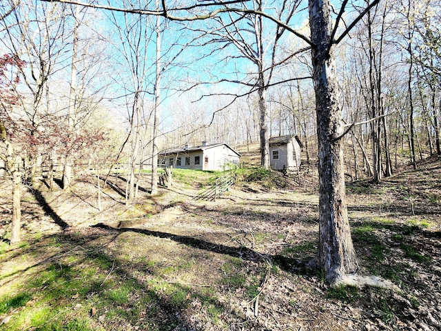 view of yard with an outdoor structure