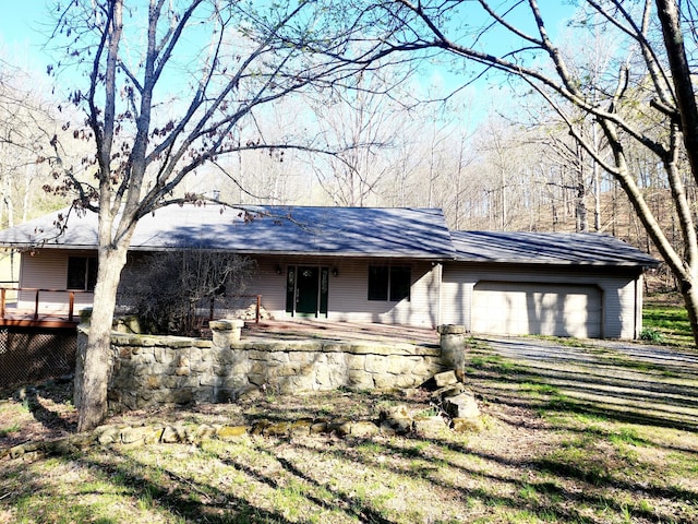 view of front of property featuring a garage