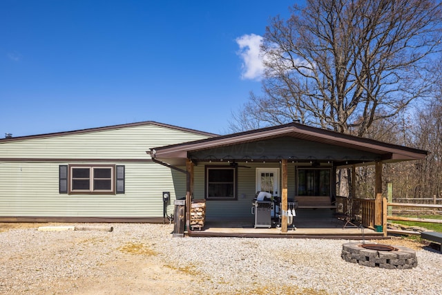 9704 Loudon St, Johnstown, OH 43031 - view of front of property with an outdoor fire pit and fence