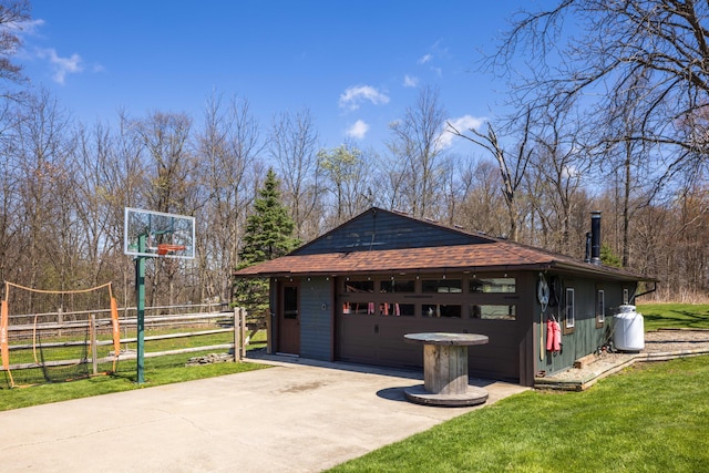 9704 Loudon St, Johnstown, OH 43031 - detached garage featuring fence