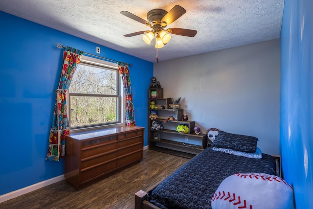 9704 Loudon St, Johnstown, OH 43031 - bedroom with wood finished floors, a textured ceiling, a ceiling fan, and baseboards