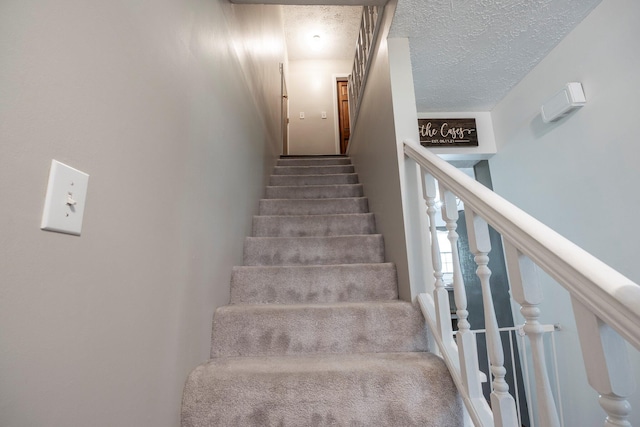 1005 Glenn Ave, Washington Court House, OH 43160 - stairway featuring a textured ceiling
