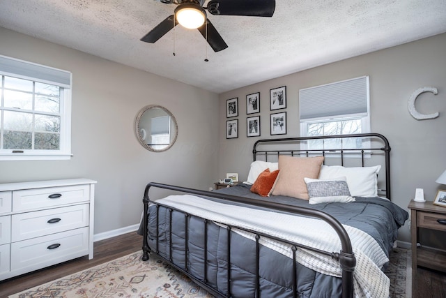1005 Glenn Ave, Washington Court House, OH 43160 - bedroom featuring wood finished floors, baseboards, a ceiling fan, and a textured ceiling