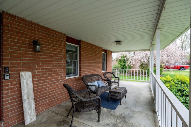 1005 Glenn Ave, Washington Court House, OH 43160 - covered porch featuring outdoor lounge area