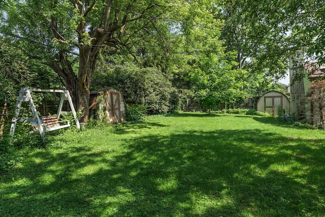 1479 Devonhurst Dr, Columbus, OH 43232 - view of yard with a shed