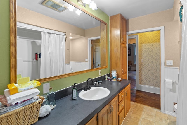 full bathroom with baseboards, visible vents, vanity, and a shower with curtain