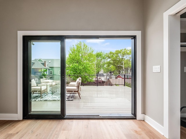 496 W 1st Ave, Columbus, OH 43201 - entryway featuring wood finished floors and baseboards