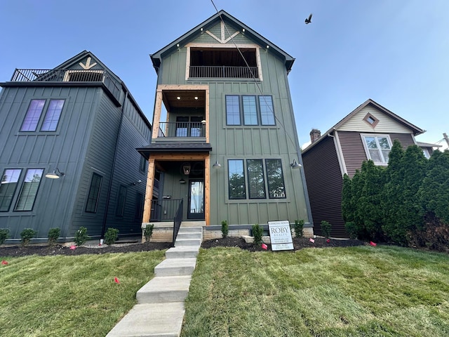 496 W 1st Ave, Columbus, OH 43201 - view of front of home with a balcony, board and batten siding, and a front lawn