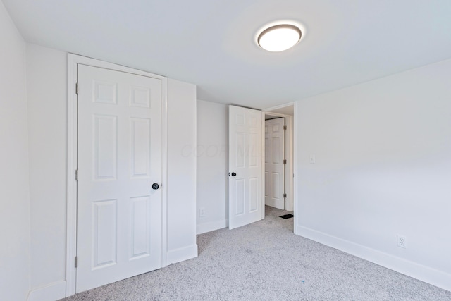 unfurnished bedroom featuring carpet floors and baseboards