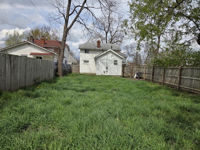 view of yard featuring a fenced backyard