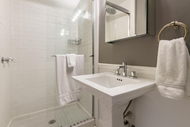 129 Jackson St, Columbus, OH 43206 - full bath with a stall shower