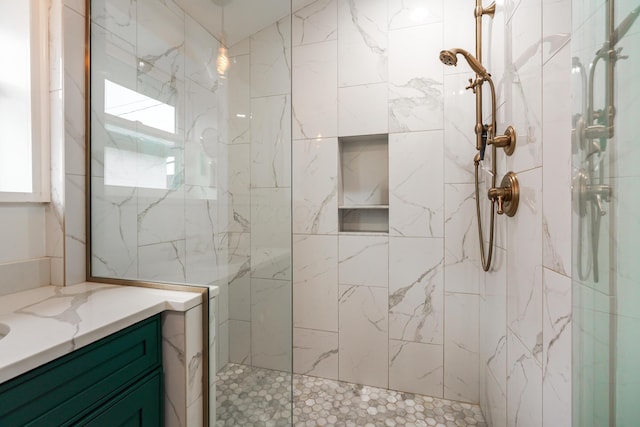 129 Jackson St, Columbus, OH 43206 - full bath featuring vanity, walk in shower, and healthy amount of natural light