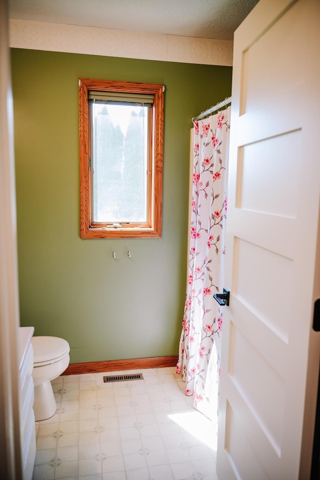 17920 Miller Rd, Richwood, OH 43344 - bathroom featuring toilet, tile patterned floors, baseboards, a shower with shower curtain, and visible vents