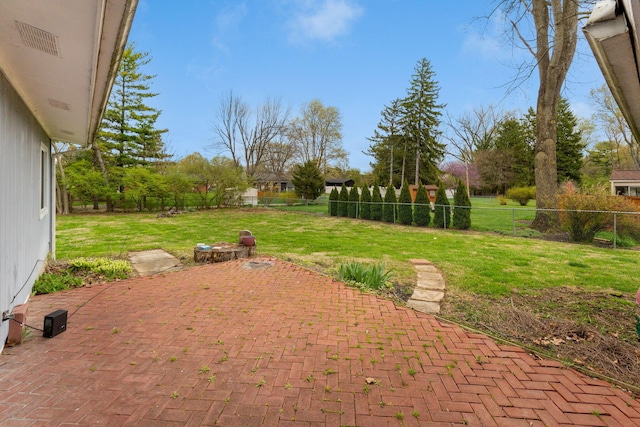 3318 Darbyshire Dr, Hilliard, OH 43026 - view of yard with a fenced backyard and a patio