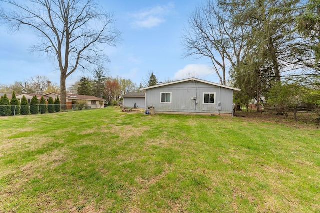 3318 Darbyshire Dr, Hilliard, OH 43026 - back of property with a lawn and fence