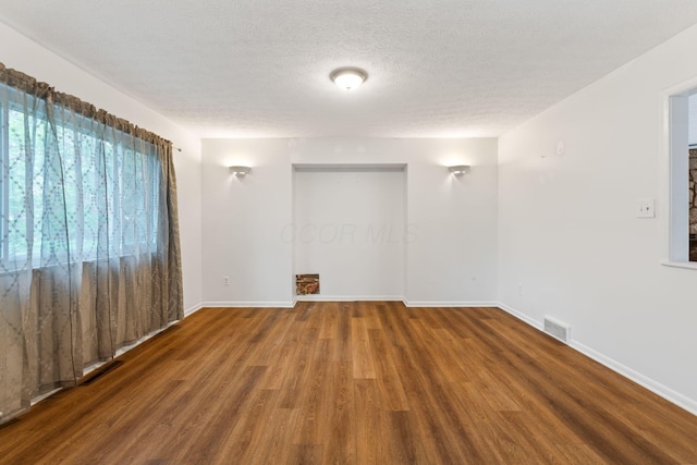 3318 Darbyshire Dr, Hilliard, OH 43026 - spare room featuring wood finished floors, visible vents, and baseboards