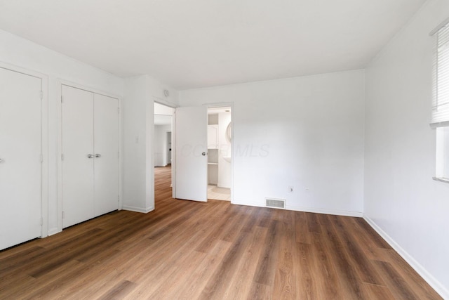 3318 Darbyshire Dr, Hilliard, OH 43026 - unfurnished bedroom featuring baseboards, wood finished floors, and visible vents