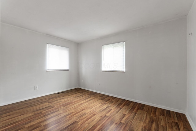 3318 Darbyshire Dr, Hilliard, OH 43026 - spare room featuring baseboards, a healthy amount of sunlight, and wood finished floors