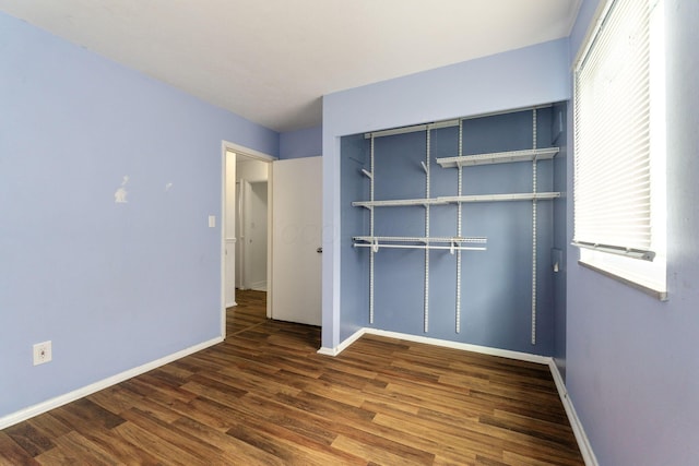 3318 Darbyshire Dr, Hilliard, OH 43026 - unfurnished bedroom with wood finished floors, a closet, and baseboards