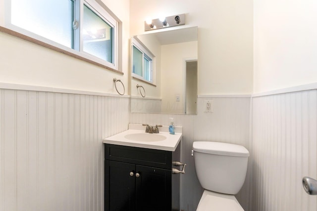 3318 Darbyshire Dr, Hilliard, OH 43026 - bathroom with wainscoting, vanity, and toilet