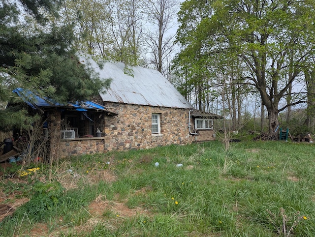 20821 Coshocton Rd, Mount Vernon, OH 43050 - view of side of property with stone siding