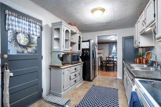 mudroom featuring a sink