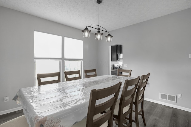 1065 Mastell Dr, Reynoldsburg, OH 43068 - dining area featuring dark wood-style floors, baseboards, and a textured ceiling