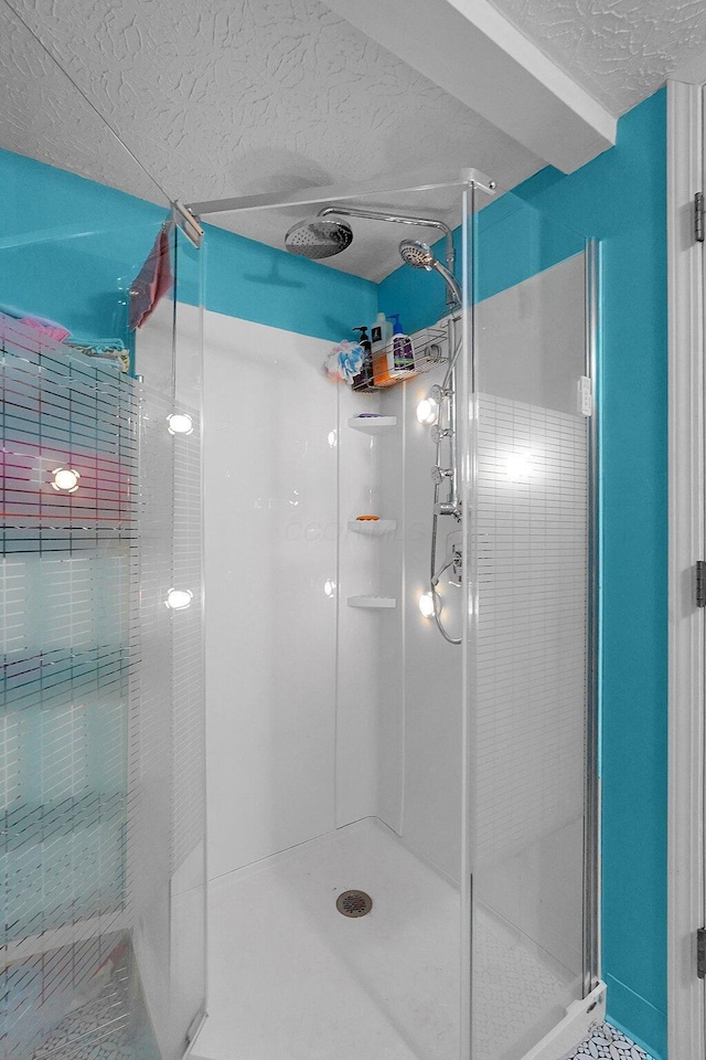 3161 Bowdoin Cir, Columbus, OH 43204 - full bath featuring a textured ceiling and a stall shower