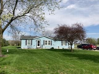 manufactured / mobile home with a front lawn