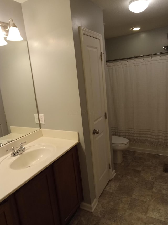 bathroom with toilet, visible vents, vanity, and a shower with curtain