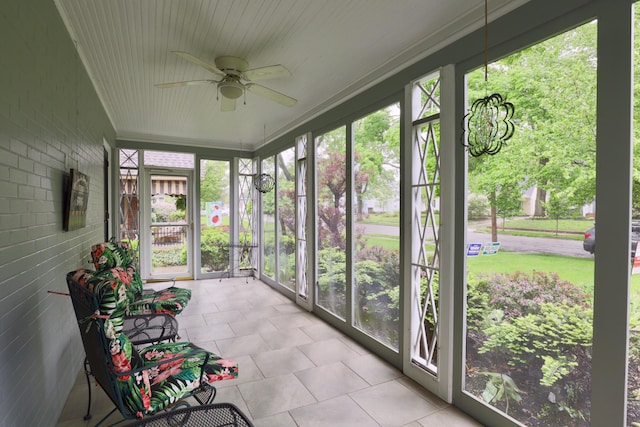 536 E Allen St, Lancaster, OH 43130 - sunroom with a ceiling fan