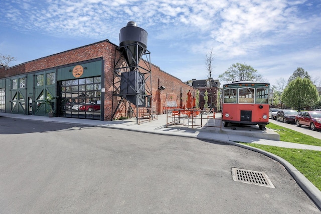 1719 Oak St, Columbus, OH 43205 - view of building exterior