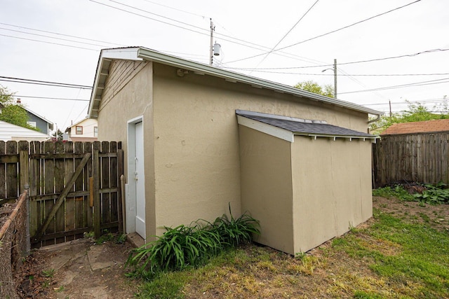 196 E Woodrow Ave, Columbus, OH 43207 - view of side of property featuring stucco siding