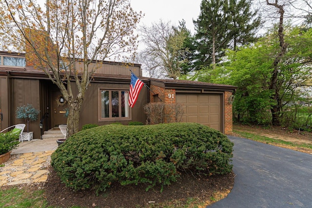 91 Glen Dr, Worthington, OH 43085 - mid-century home featuring brick siding, an attached garage, and aphalt driveway