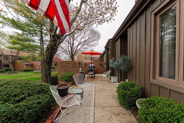 91 Glen Dr, Worthington, OH 43085 - view of patio with fence