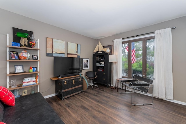 91 Glen Dr, Worthington, OH 43085 - interior space featuring baseboards and wood finished floors