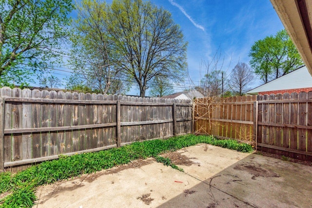 6350 Roselawn Ave, Reynoldsburg, OH 43068 - view of yard featuring a patio area and a fenced backyard