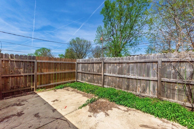 6350 Roselawn Ave, Reynoldsburg, OH 43068 - view of yard with a fenced backyard and a patio