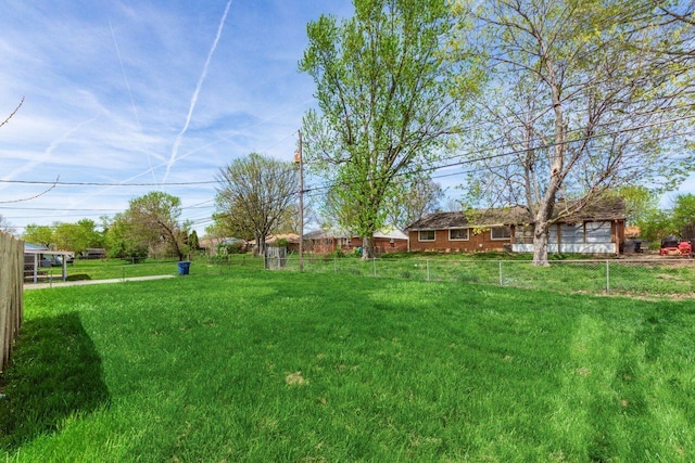 6350 Roselawn Ave, Reynoldsburg, OH 43068 - view of yard featuring fence