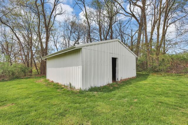 view of outdoor structure featuring an outdoor structure