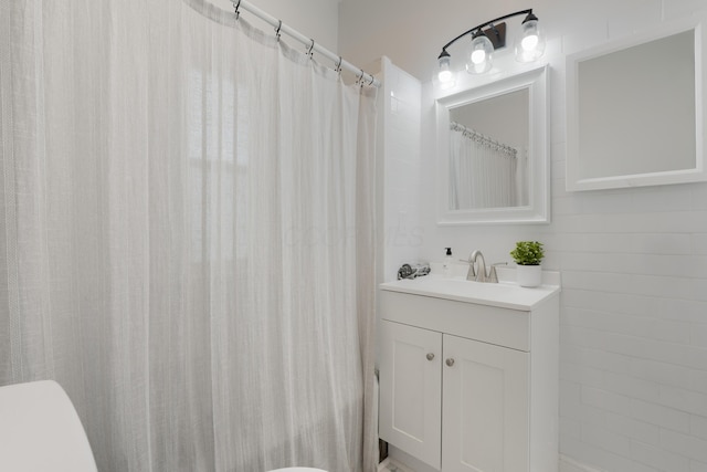238 E Barthman Ave, Columbus, OH 43207 - bathroom featuring toilet and vanity