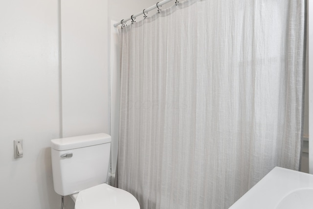 238 E Barthman Ave, Columbus, OH 43207 - bathroom with toilet and curtained shower