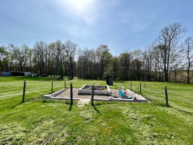 9330 Pidcock Rd, Zanesville, OH 43701 - view of community featuring a garden and a yard