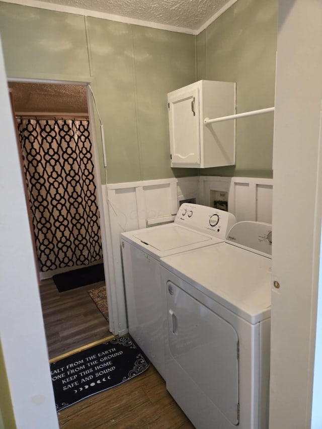 9330 Pidcock Rd, Zanesville, OH 43701 - laundry room with dark wood-style flooring, washing machine and clothes dryer, cabinet space, a textured ceiling, and a decorative wall
