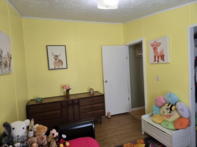 9330 Pidcock Rd, Zanesville, OH 43701 - bedroom with a textured ceiling, wood finished floors, and ornamental molding