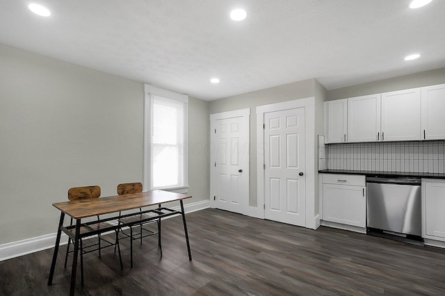 dining space with baseboards, recessed lighting, and dark wood-style flooring